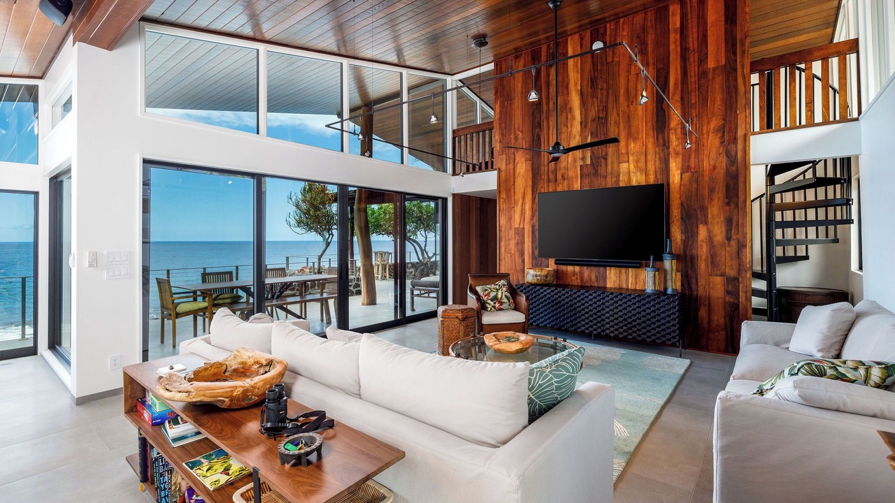 Photo of Livingroom in Kahaluu Bay