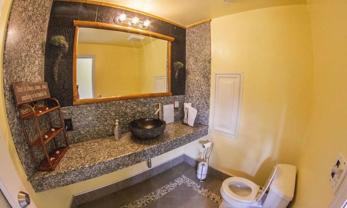 Photo of Bathroom in Pahoa