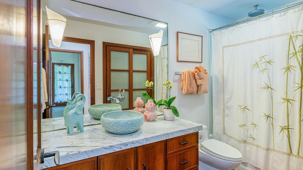 Photo of Bathroom in Wainiha
