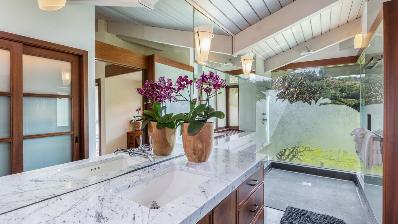 Photo of Bathroom in Wainiha