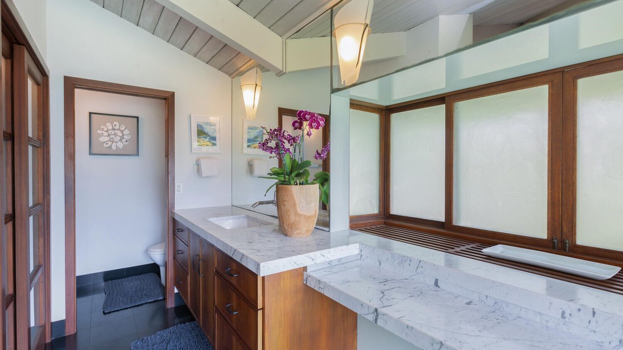 Photo of Bathroom in Wainiha