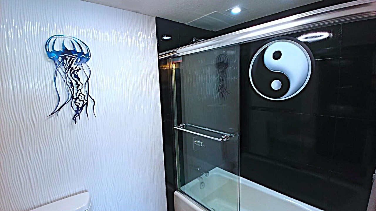 Photo of Bathroom in Waikiki