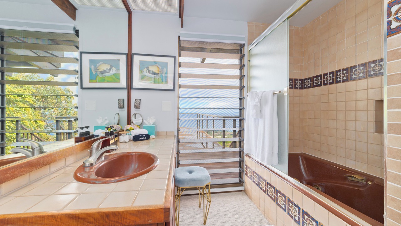 Photo of Bathroom in Keauhou Mauka