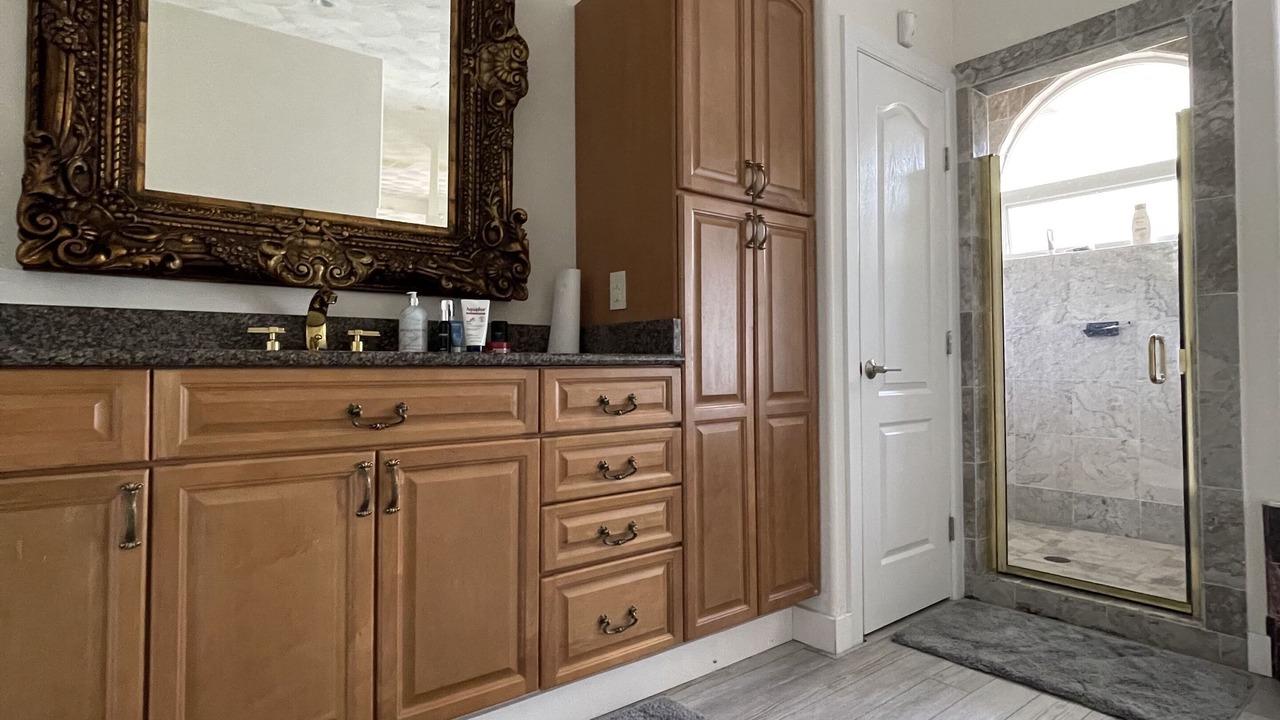 Photo of Bathroom in Wailuku