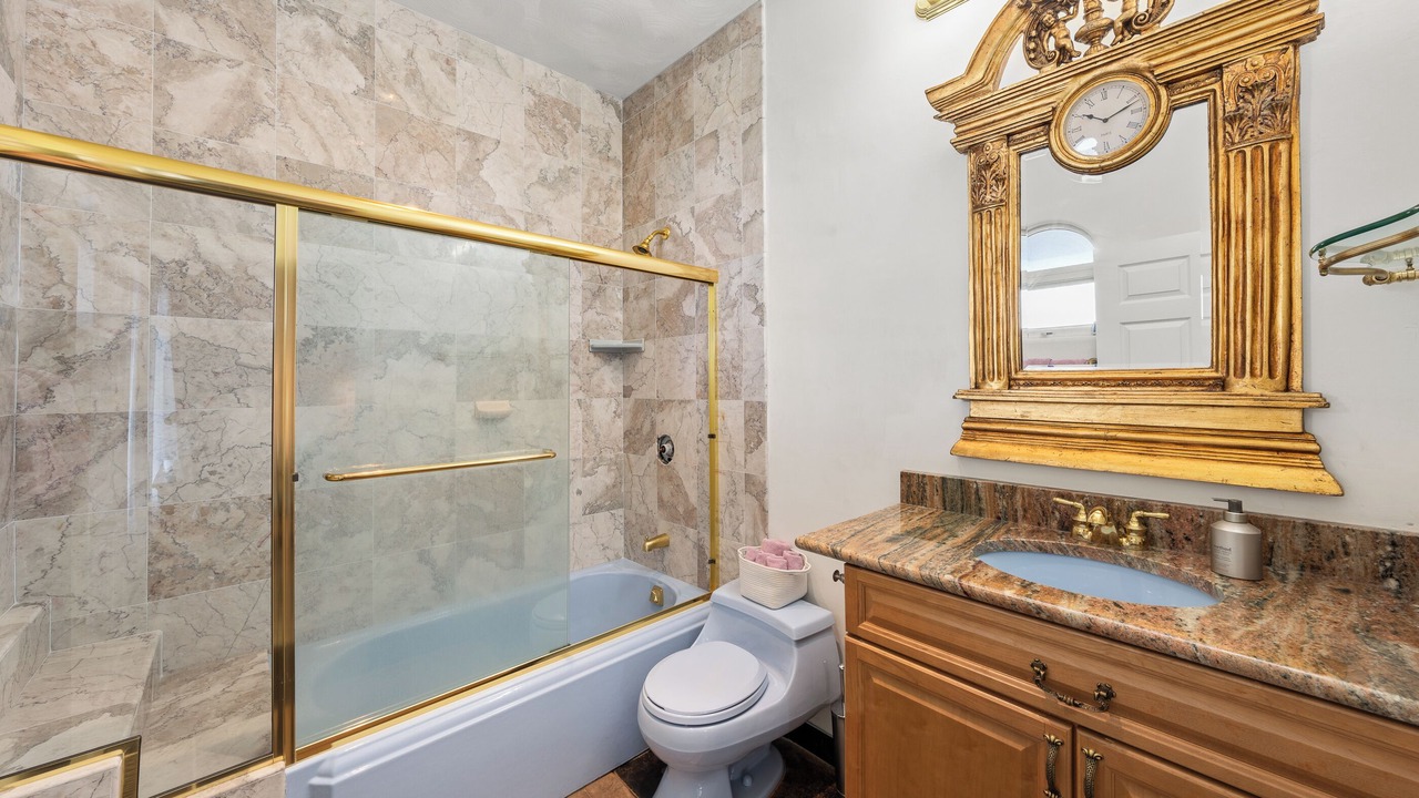 Photo of Bathroom in Wailuku