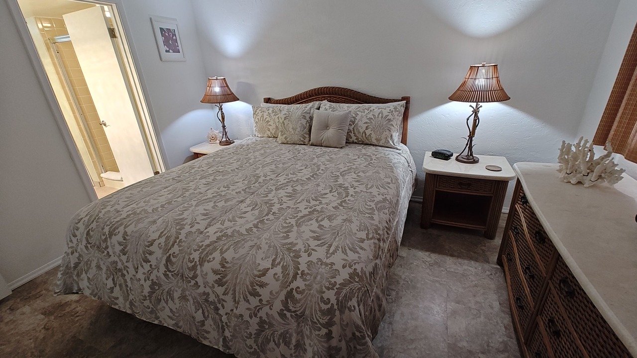 Photo of Bedroom in Kahaluu Bay
