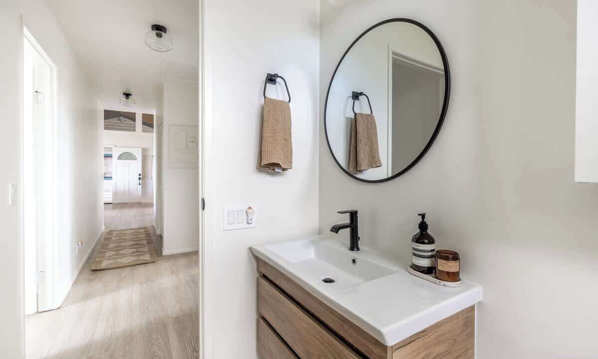 Photo of Bathroom in Kealakekua