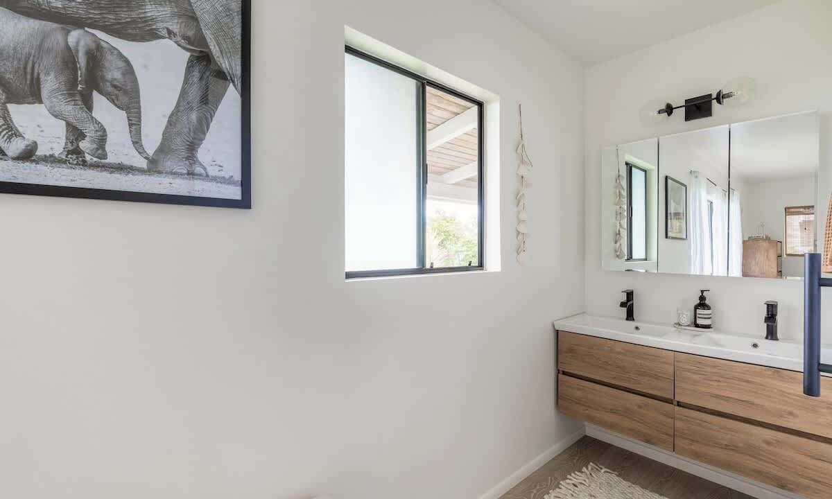 Photo of Bathroom in Kealakekua