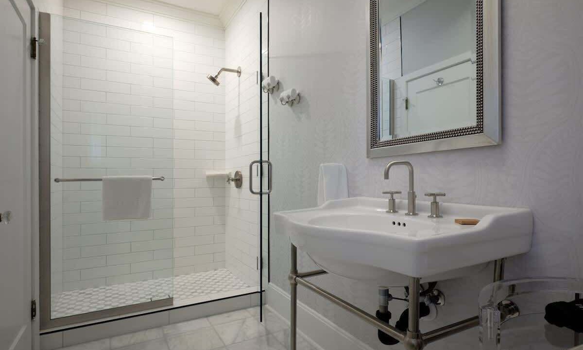 Photo of Bathroom in Wailuku