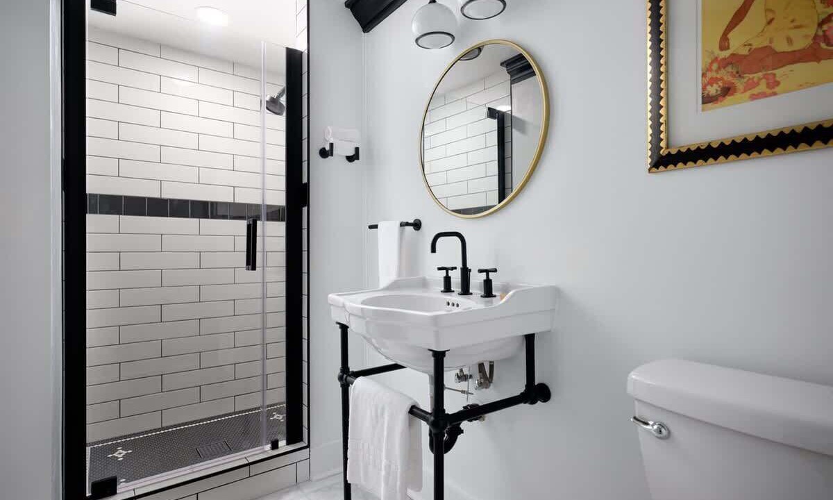 Photo of Bathroom in Wailuku