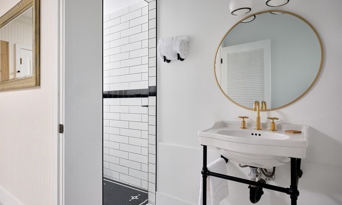 Photo of Bathroom in Wailuku