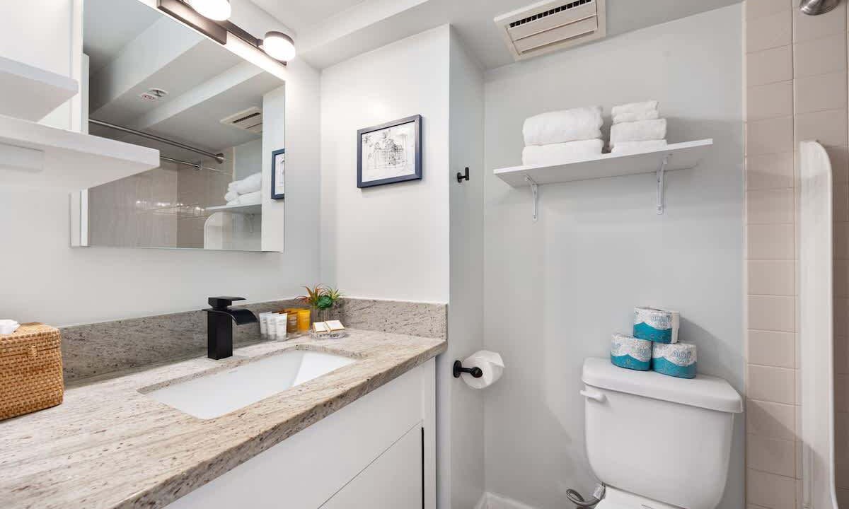 Photo of Bathroom in Waikiki