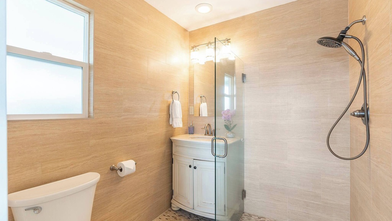 Photo of Bathroom in Ewa