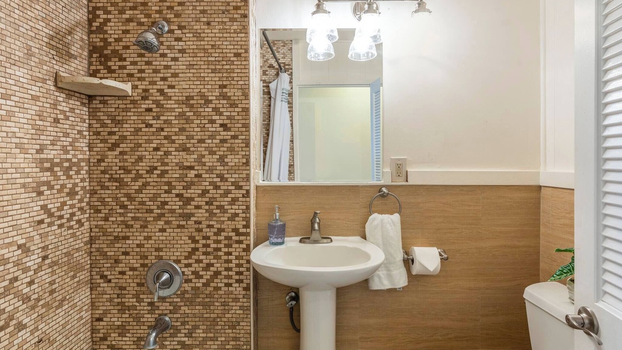 Photo of Bathroom in Ewa