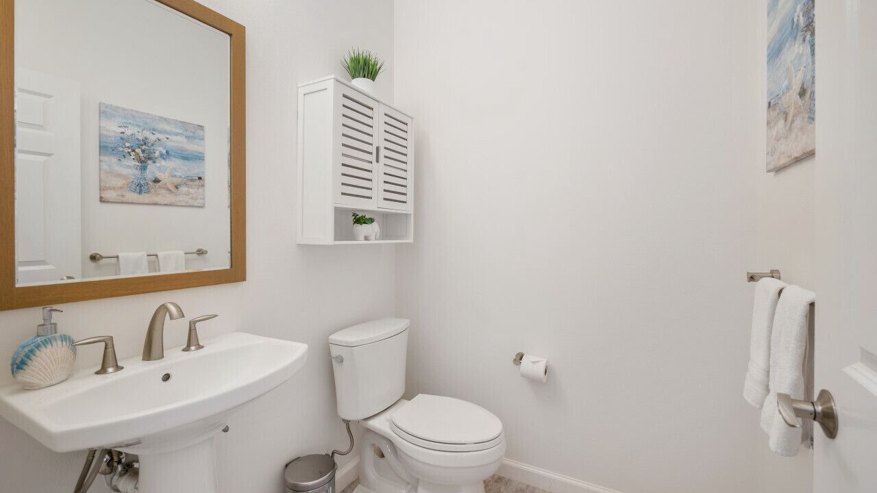 Photo of Bathroom in Makaha Valley
