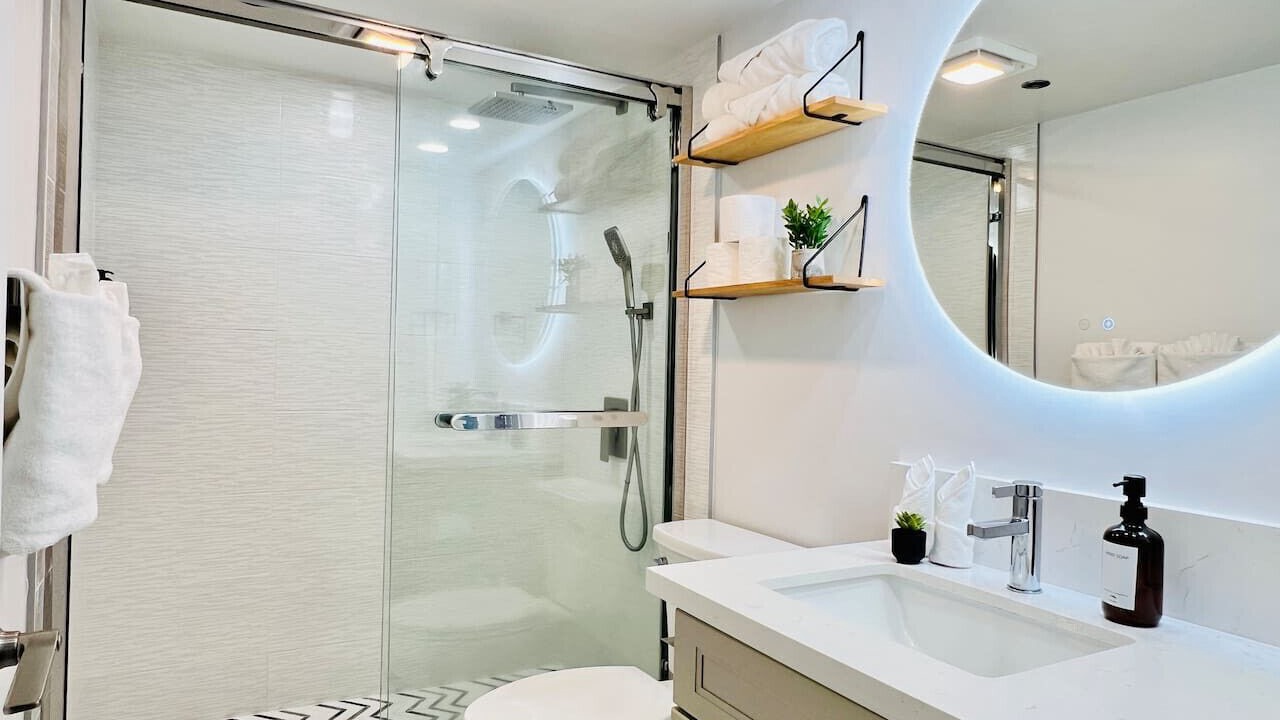 Photo of Bathroom in Downtown Honolulu