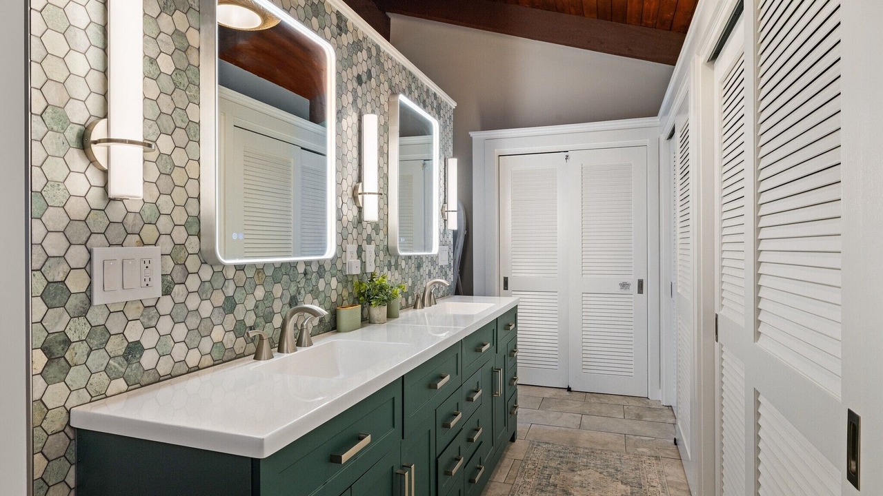 Photo of Bathroom in Kawela Bay