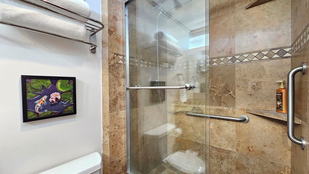 Photo of Bathroom in Diamond Head - Kapahulu - St. Louis