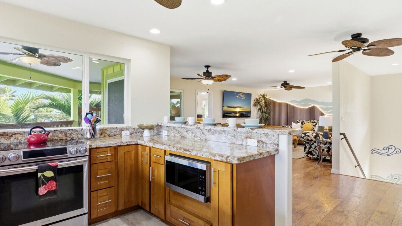 Photo of Kitchen in Kahaluu Bay