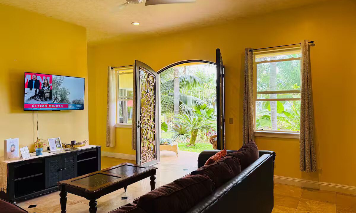 Photo of Livingroom in Hakalau