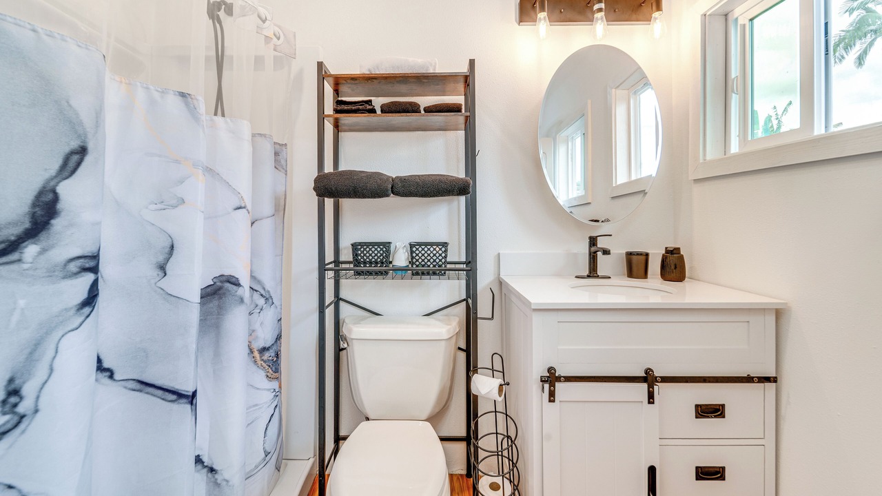 Photo of Bathroom in Hilo