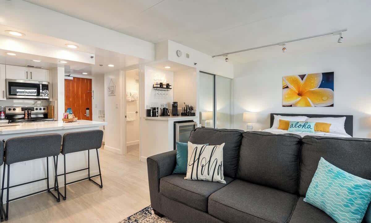 Photo of Livingroom in Waikiki