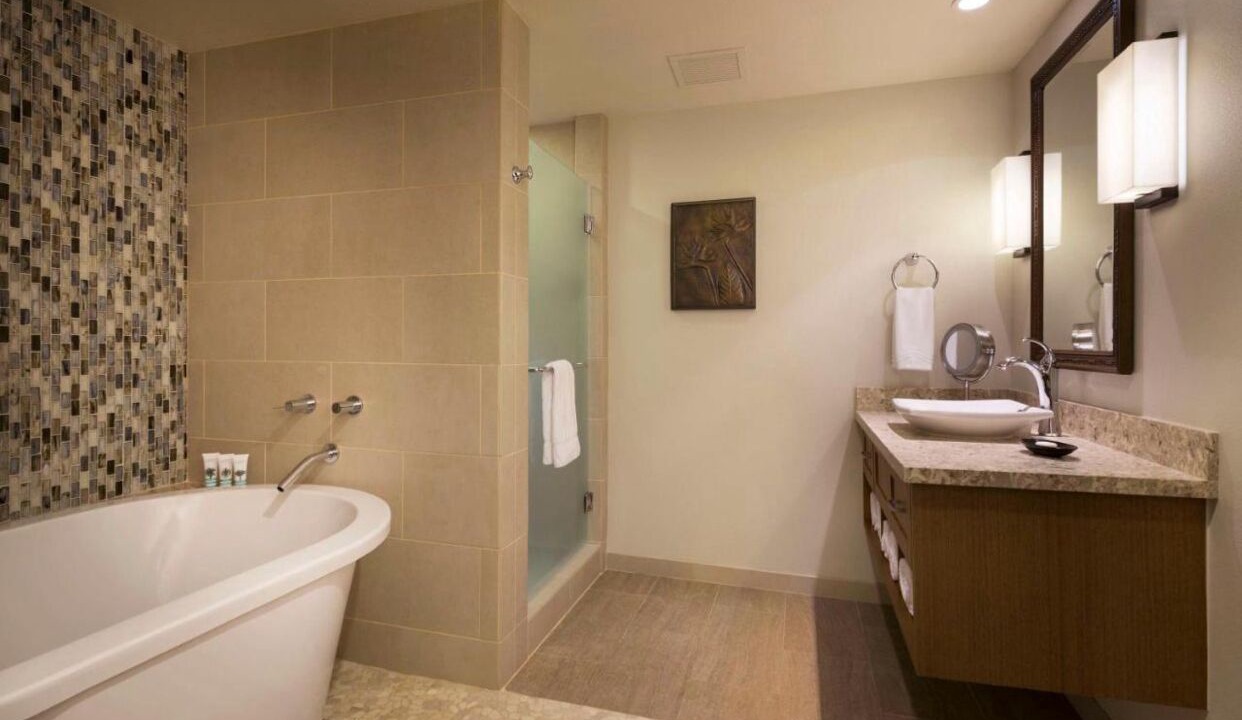 Photo of Bathroom in Historic Lahaina Front Street