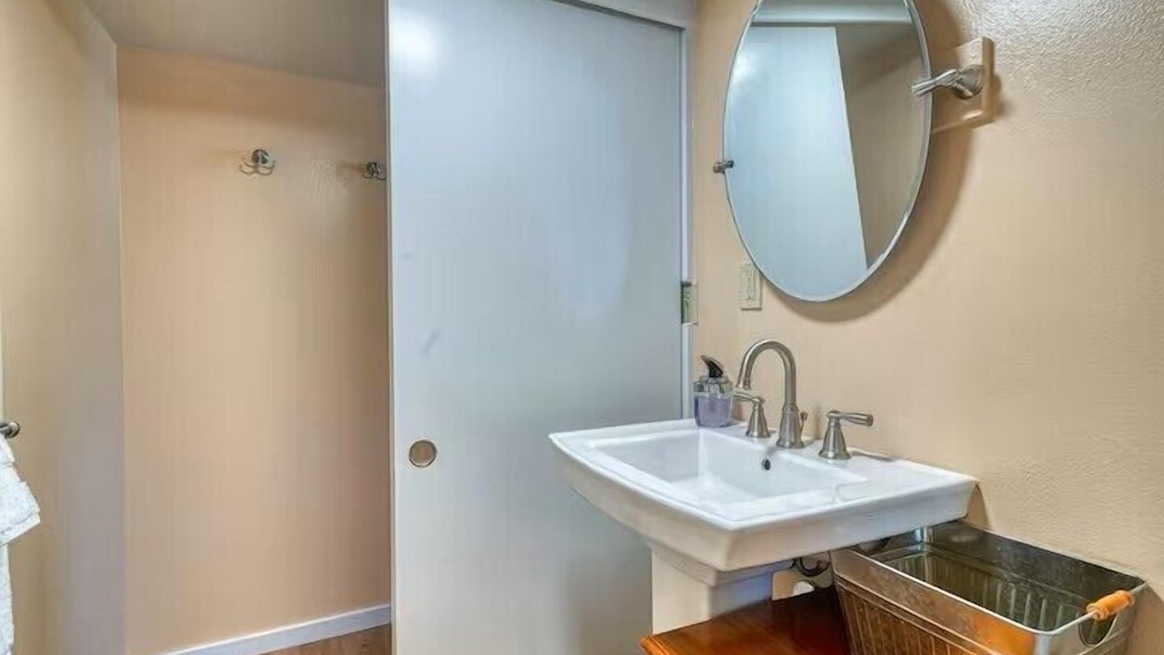 Photo of Bathroom in Hilo