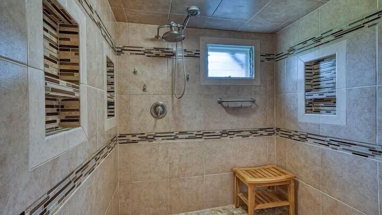 Photo of Bathroom in Hilo