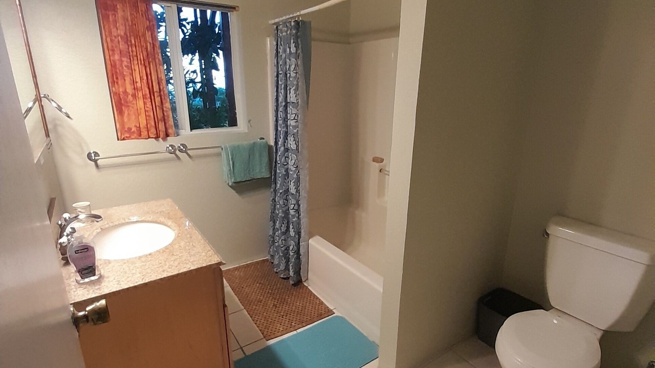 Photo of Bathroom in Pahoa