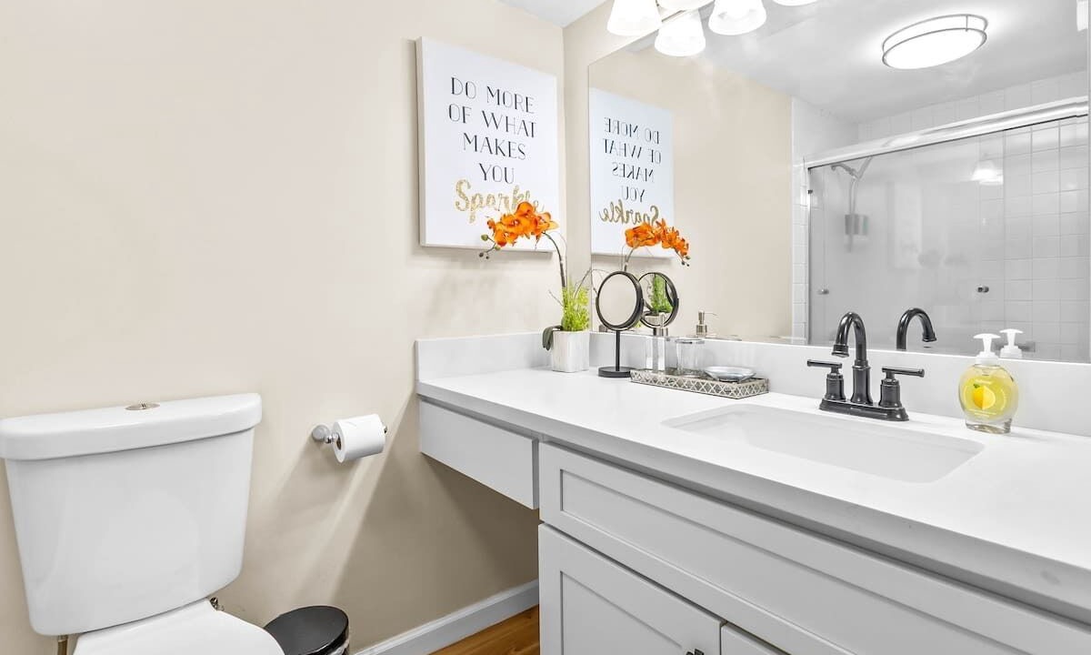 Photo of Bathroom in Ala Moana
