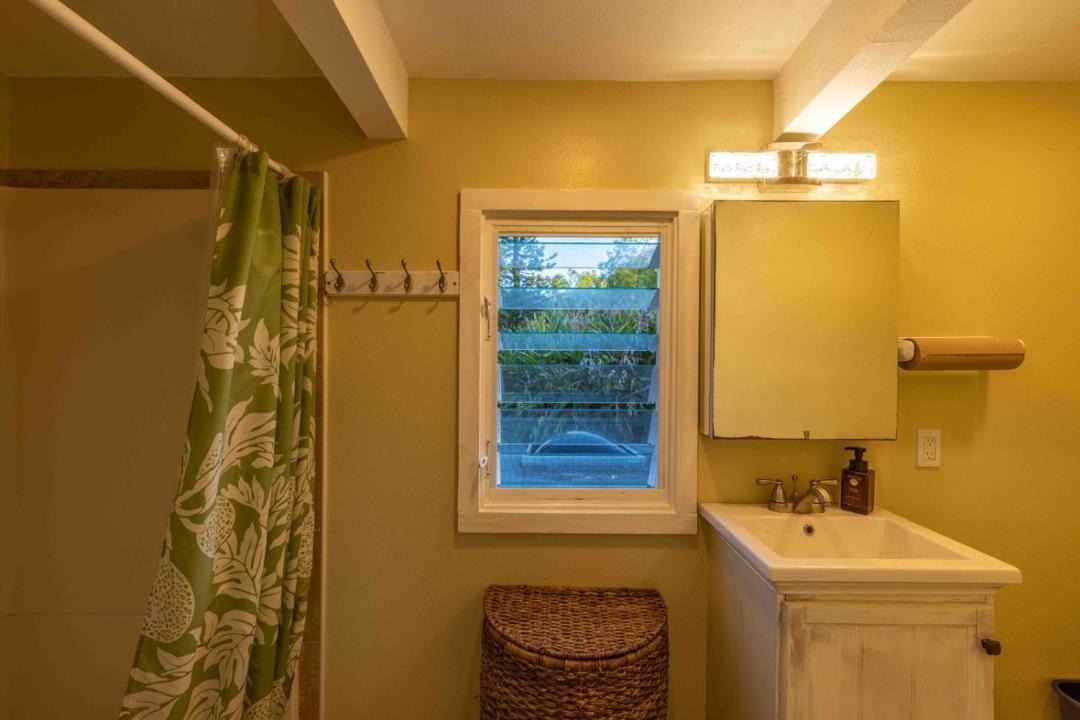 Photo of Bathroom in Haiku