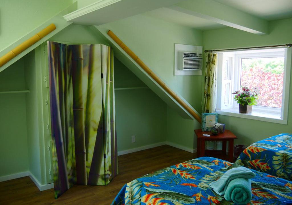 Photo of Bedroom in Haiku
