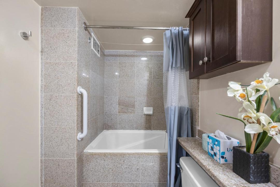 Photo of Bathroom in Waikiki
