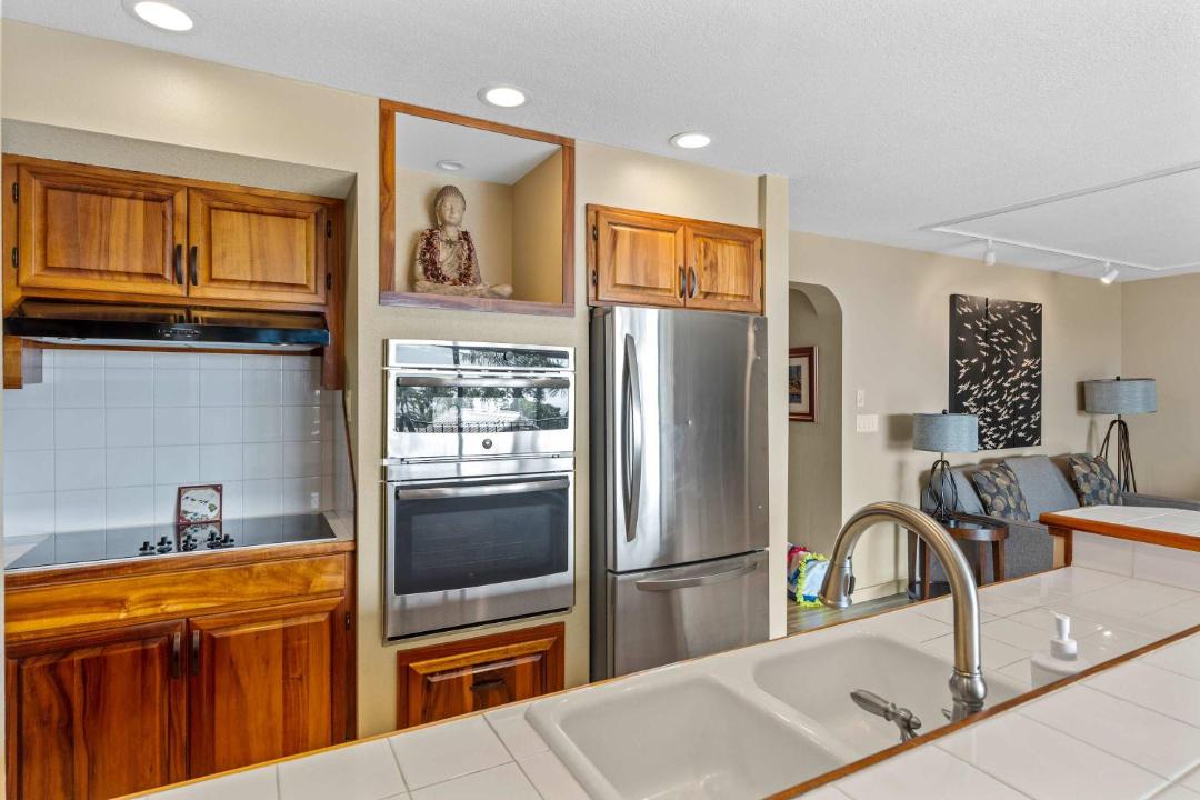 Photo of Kitchen in Kahaluu Bay