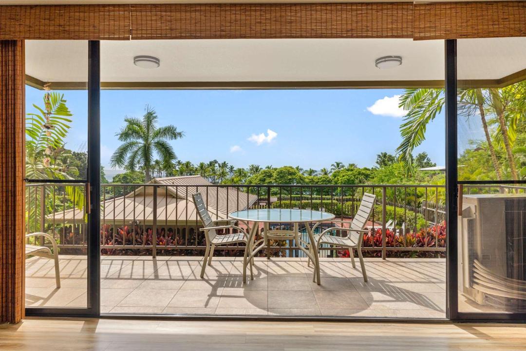 Photo of Patio Balcony in Kahaluu Bay