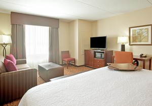 Hampton Inn & Suites Minneapolis St. Paul Airport - Mall of America in Bloomington