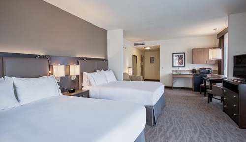 Suite, 2 Queen Beds, Accessible Bathtub