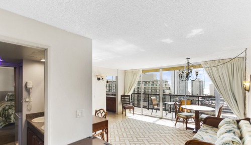 Deluxe room - balcony, mountain OR ocean views