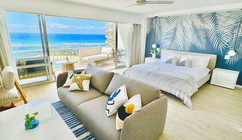 Panoramic Oceanfront Studio Suite, 1 King Bed 1 Sofa bed, Full Kitchen, 5-Min Walk to Beach