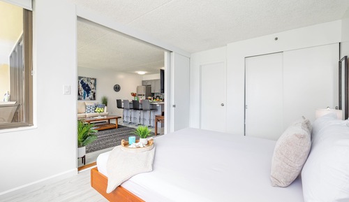 Comfort Condo, 1 King Bed with Sofa bed, Balcony (0112)