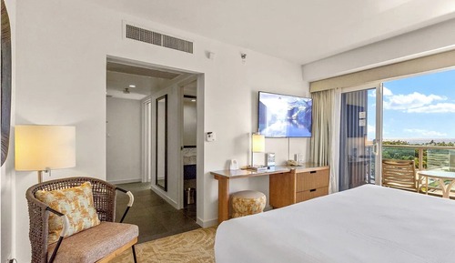 Renovated Ala Moana 1BR Suite 0626