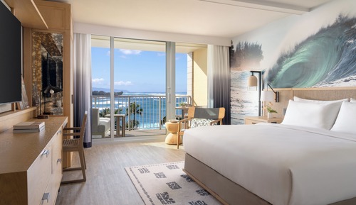 Premium Room, 1 King Bed, Lanai, Oceanfront (Mobility/Hearing Access, Roll-in Shwr)