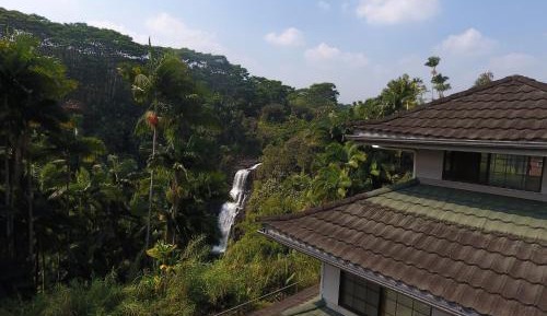  Guest House with Kitchen and Waterfall View