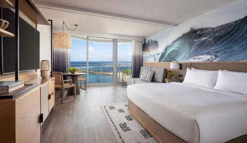 Resort with King and Sofa Bed - Partial Ocean View