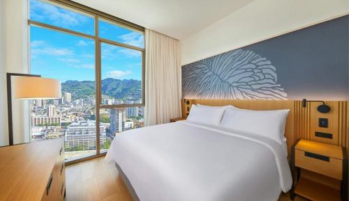 One-Bedroom Residential Suite with Premier Panoramic View