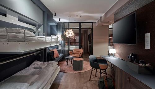 Deluxe King Suite with City View