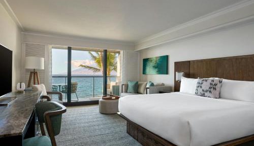 King Room with Ocean View and Roll-in Shower - Mobility Accessible