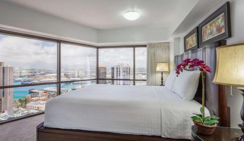One-Bedroom Suite with Harbor/Ocean View