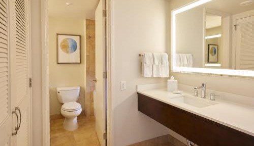 Junior Suite with Two Queen Beds and Bath Tub - Mobility Accessible